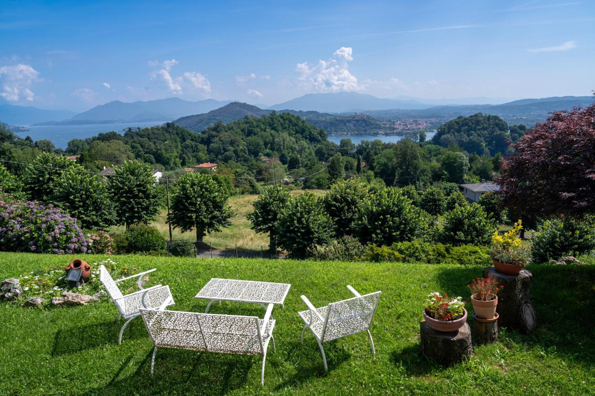 Belvedere Sul Lago Arona Exterior photo